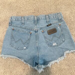 Wrangler Women's Rigid Cutoff Shorts, Light Stone, Blue, 28